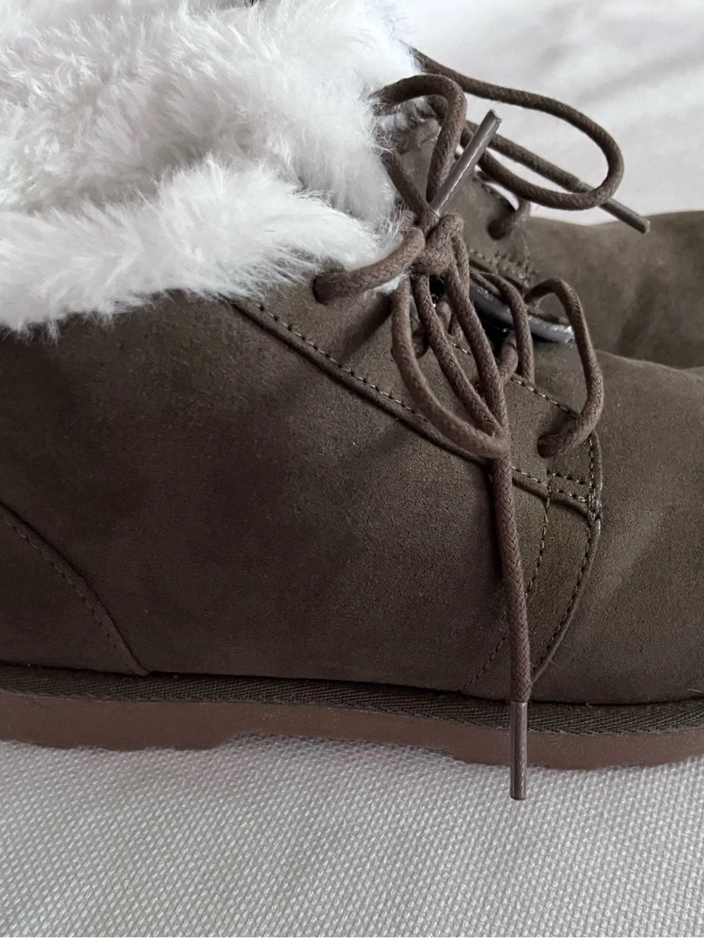 Makala Kora olive green faux suede lace up ankle boots size 8